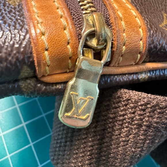 Louis Vuitton Monogram Pochette Bosphore - Picture 16 of 16